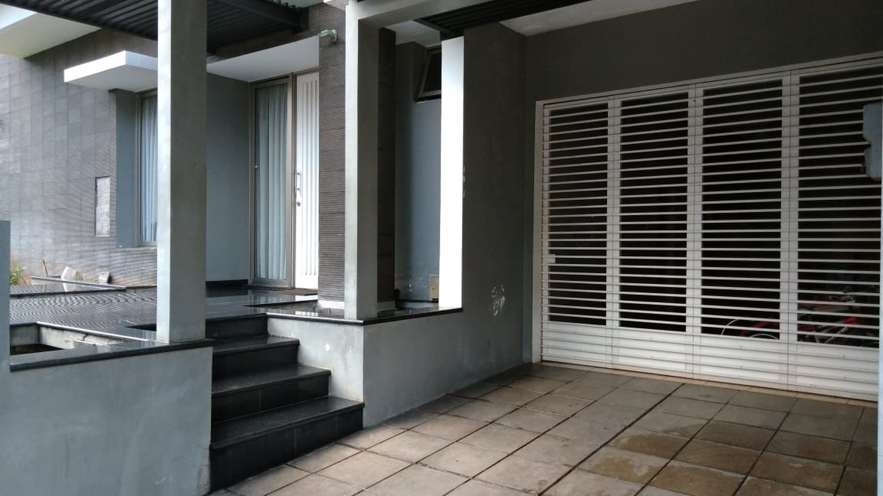 Rumah Mewah, Hunian Asri, dan Nyaman di Emerald, Bintaro