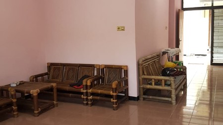 Rumah 2 Lantai Tempel Sukorejo