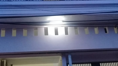 Rumah 3 Lantai di Smea