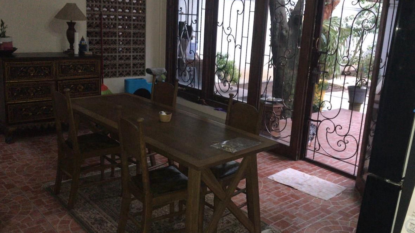 RUMAH SEMI FURNISH DENGAN KOLAM RENANG, DI JL PADMA, YOGYAKARTA.