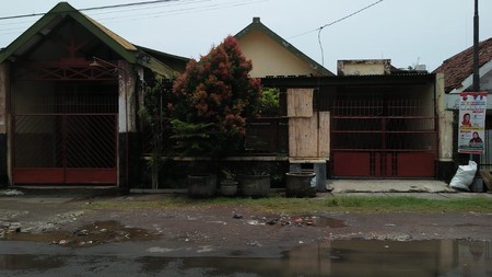 Rumah Row Jalan Luas di SIdoyoso