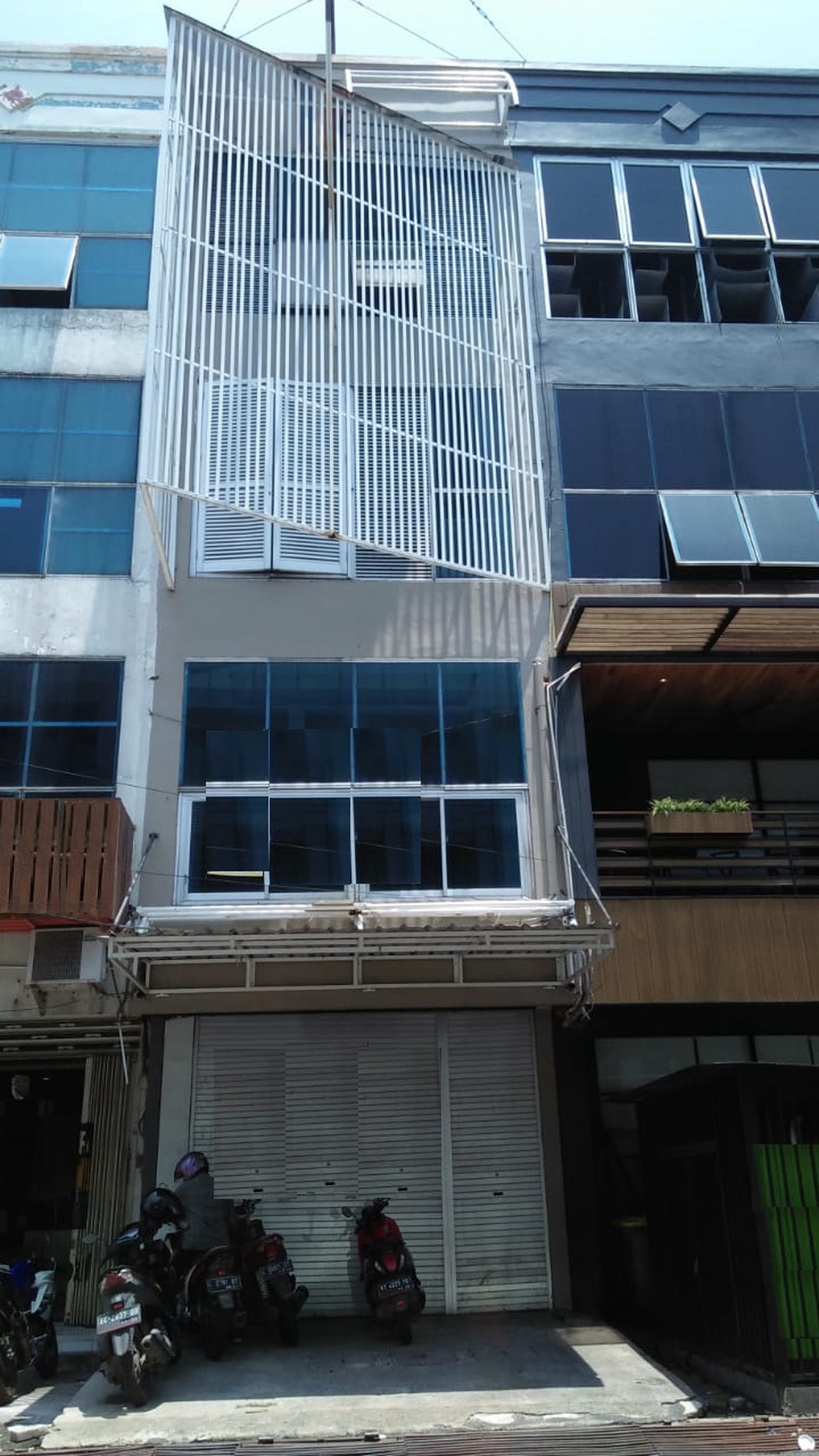 Ruko 4.5 Lantai Manyar Kertoarjo