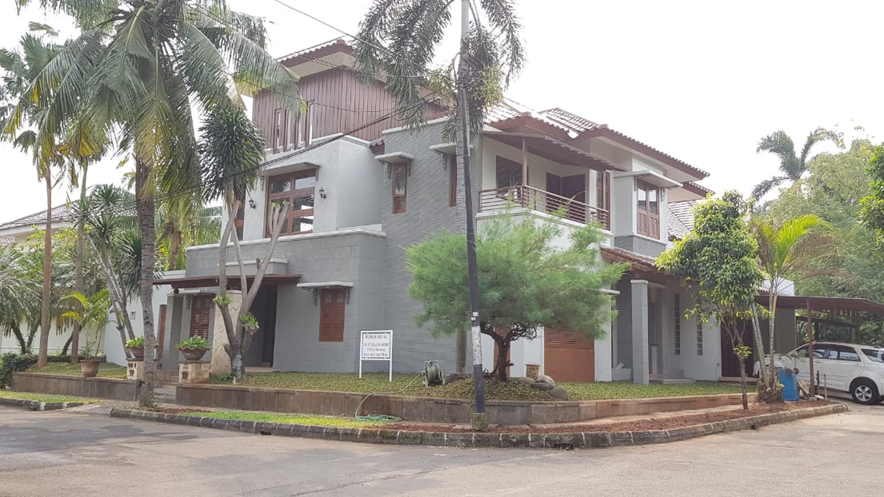 Rumah Bagus Elegan, Nyaman, Lokasi Strategis dan Siap Huni di River Park, Bintaro