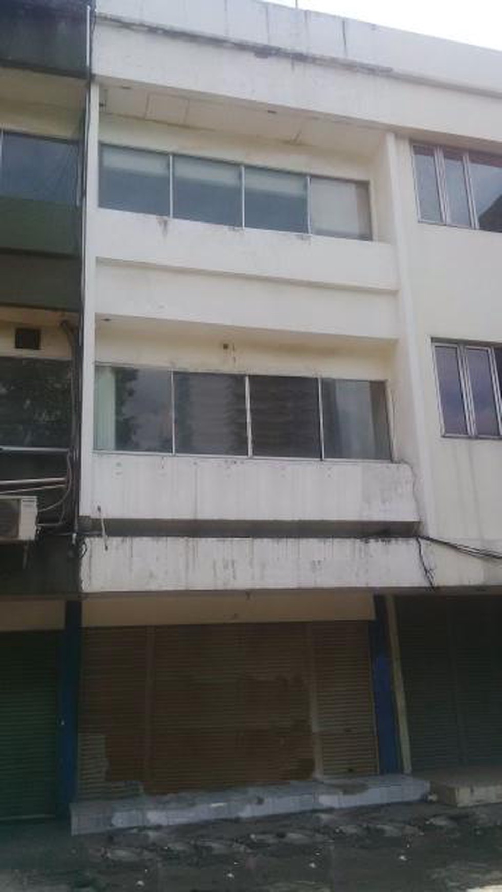 Lokasi strategis cocok untuk usaha maupun untuk kantor