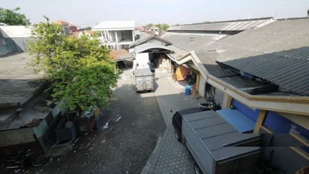 Pabrik Raya Taman dekat sepanjang