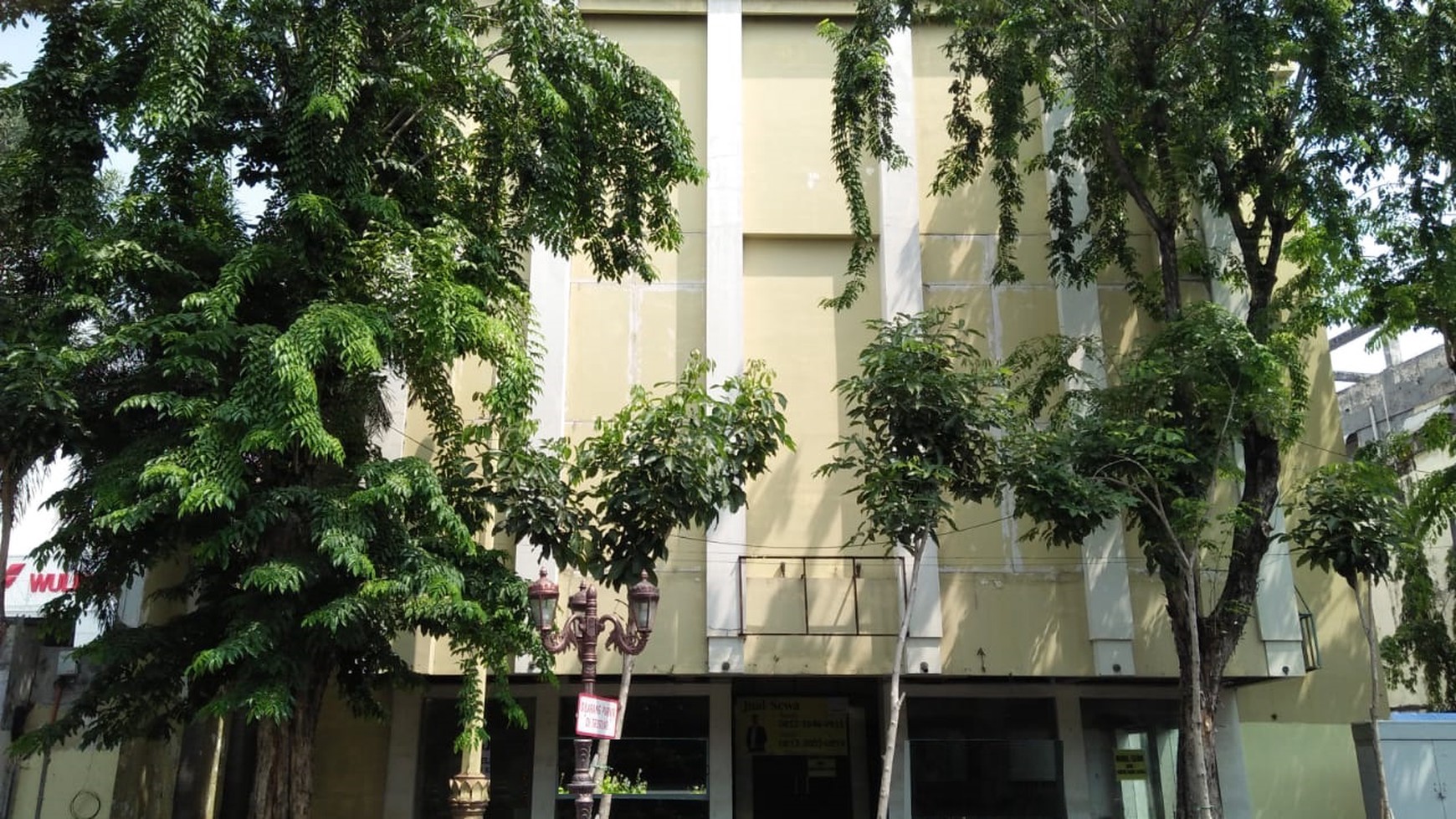 Gedung Strategis di jalan Tunjungan