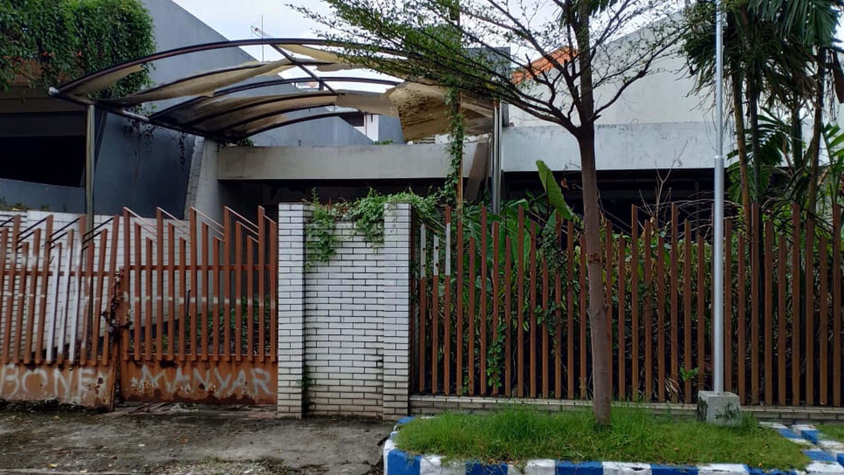 Rumah bagus di Manyar Kertoarjo