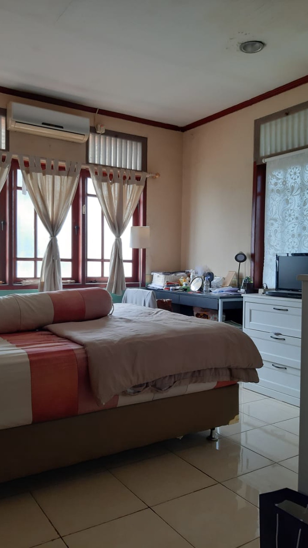 Dijual Rumah Luas Di Jl Sukabakti, Serua Indah Ciputat