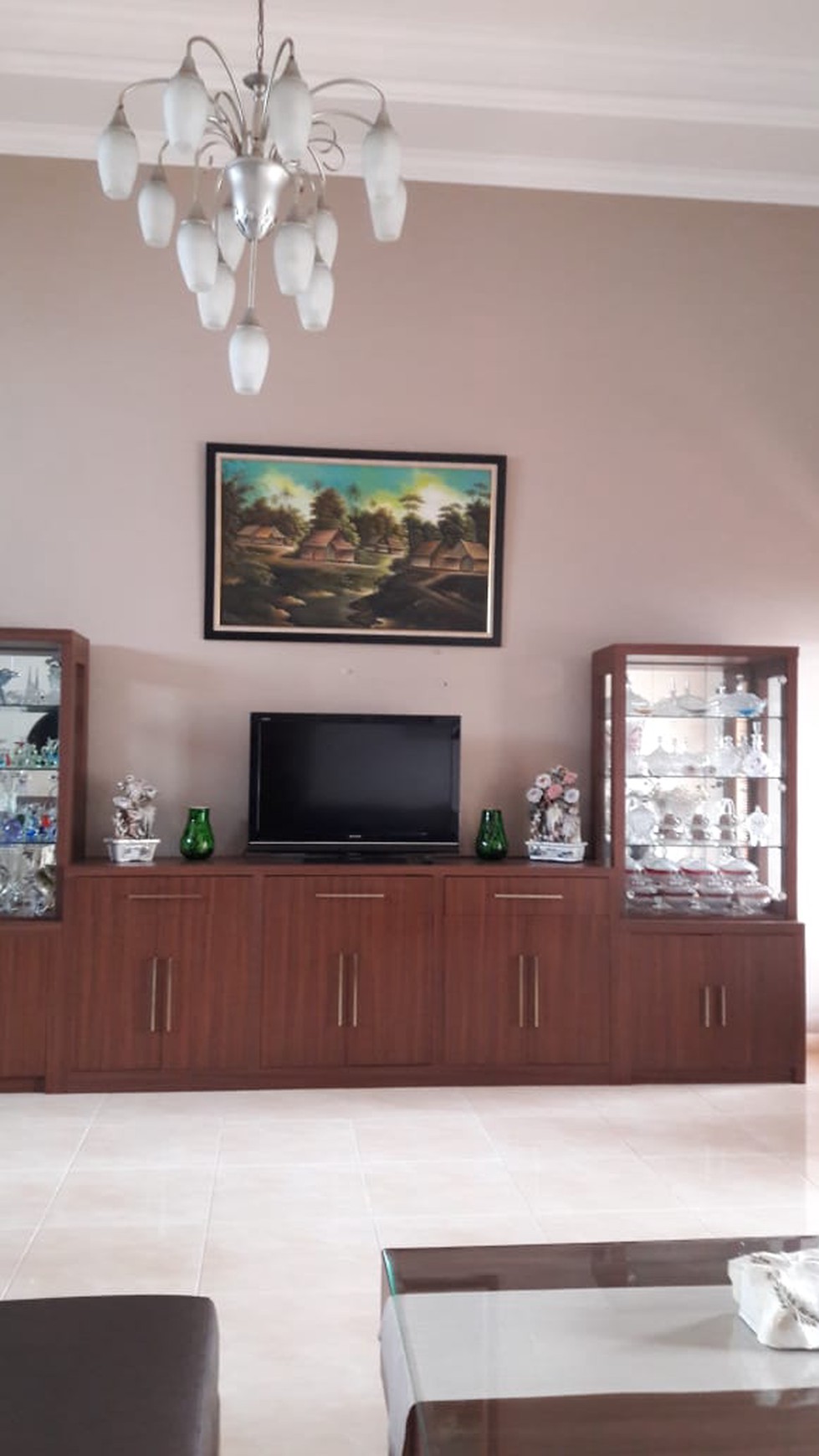 Rumah Siap Huni, Hunian Nyaman dan Exterior Mewah Nan Elegan @Mertilang, Bintaro
