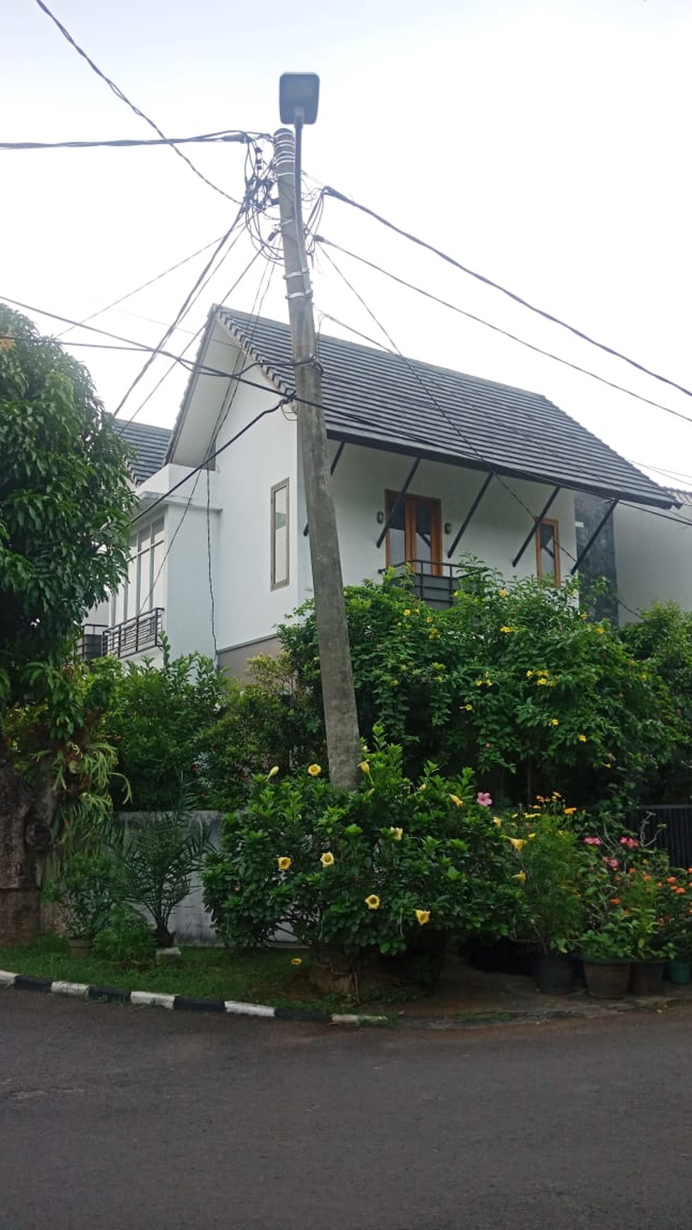 Rumah Cantik dan Manis Nyaman Sekali Area Depan Bintaro Jakarta Selatan