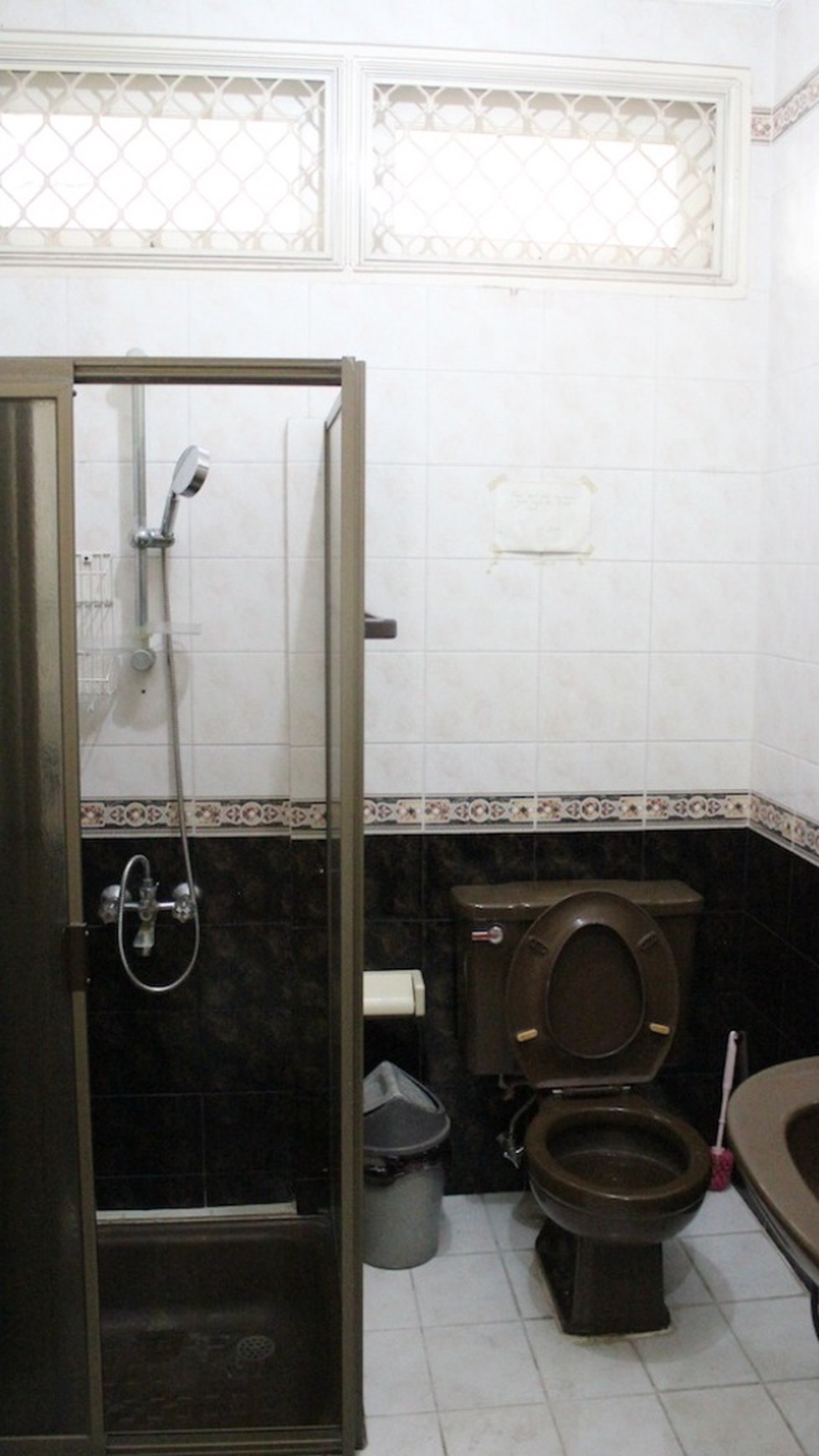 RUMAH LUAS ASRI SIAP HUNI  DEKAT TOLL DENGAN AKSES SANGAT STRATEGIS DI PANGKALAN JATI PONDOK LABU