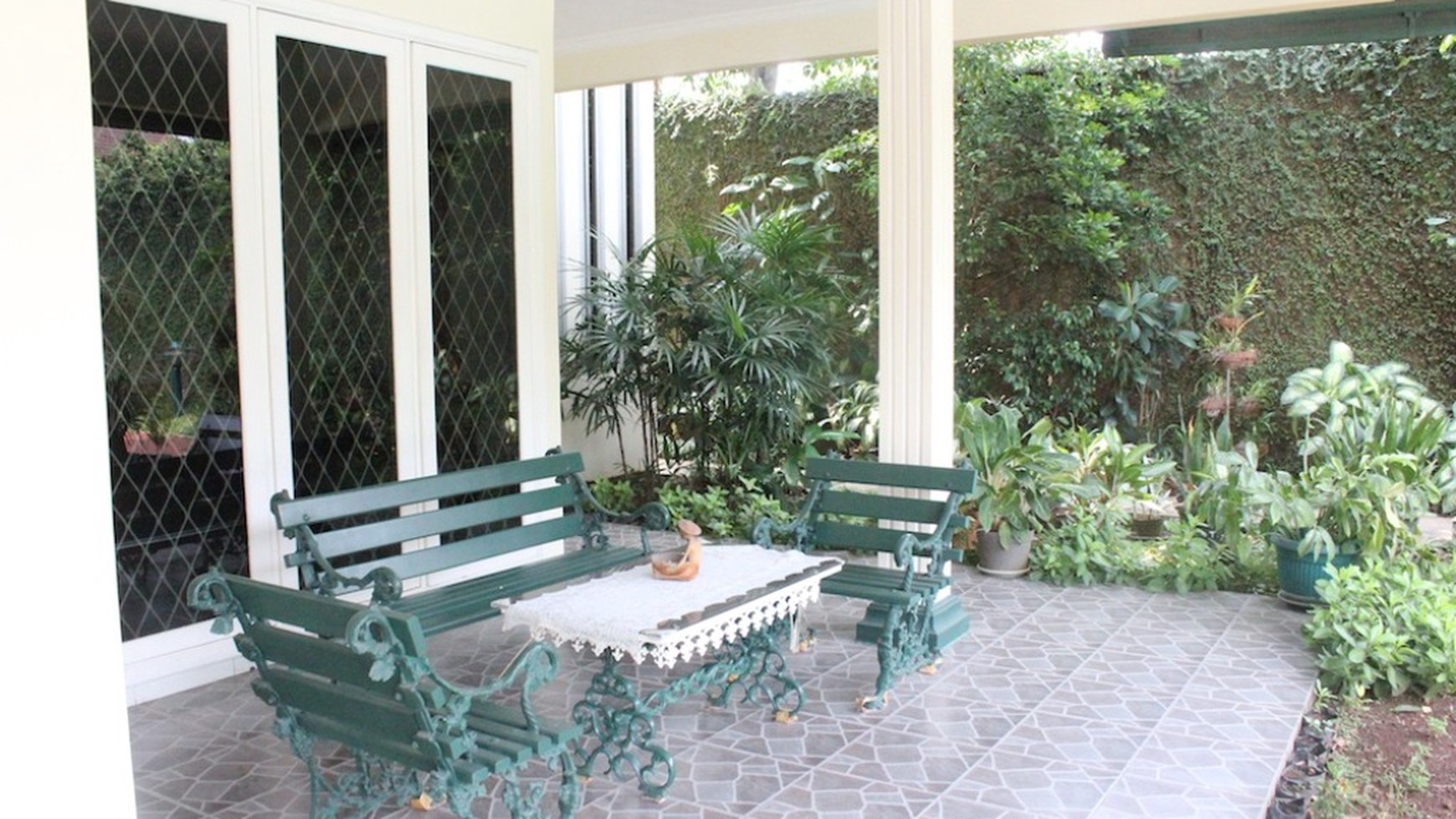 RUMAH LUAS ASRI SIAP HUNI  DEKAT TOLL DENGAN AKSES SANGAT STRATEGIS DI PANGKALAN JATI PONDOK LABU