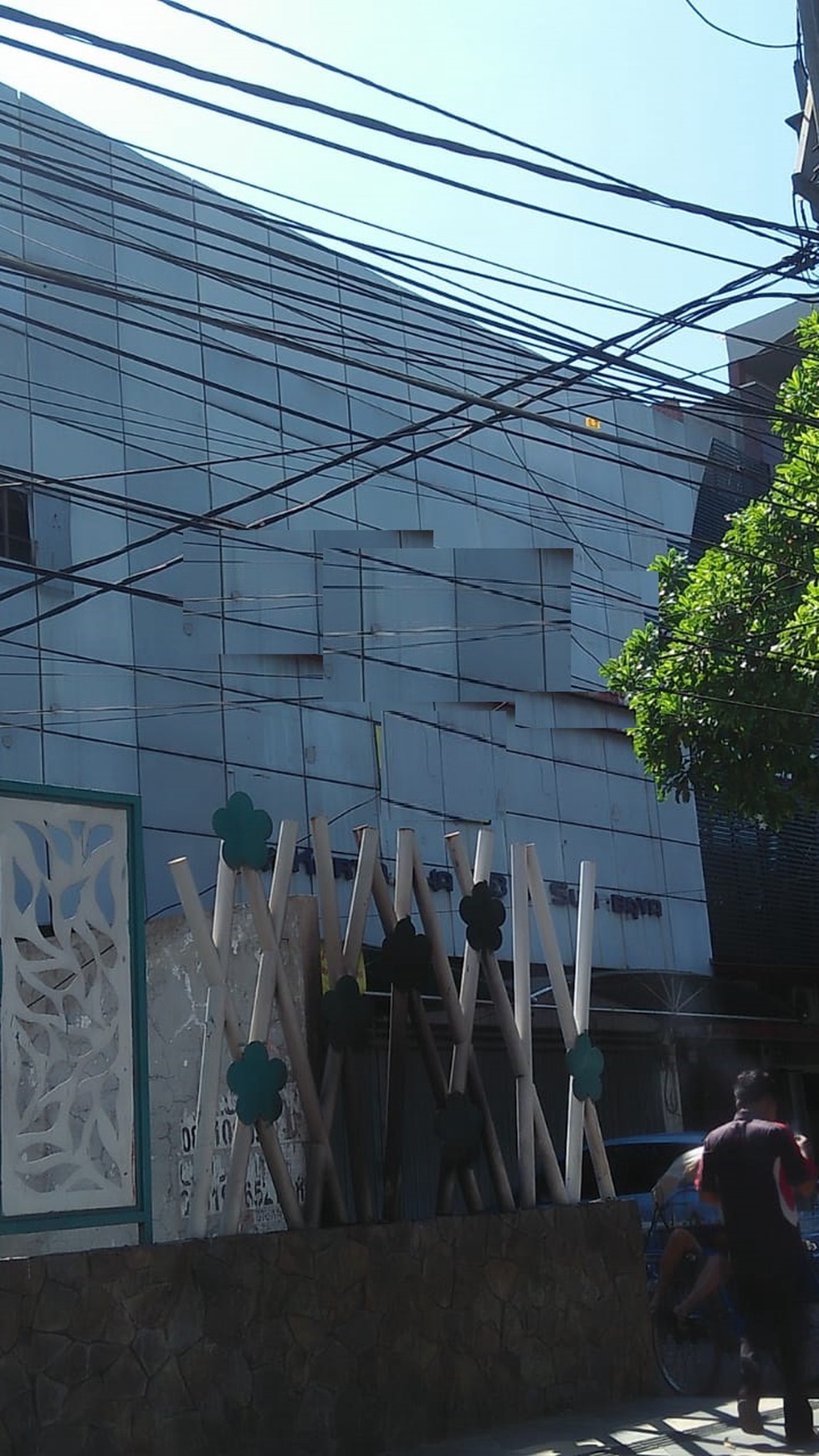 Showroom Strategis Jalan Kertajaya