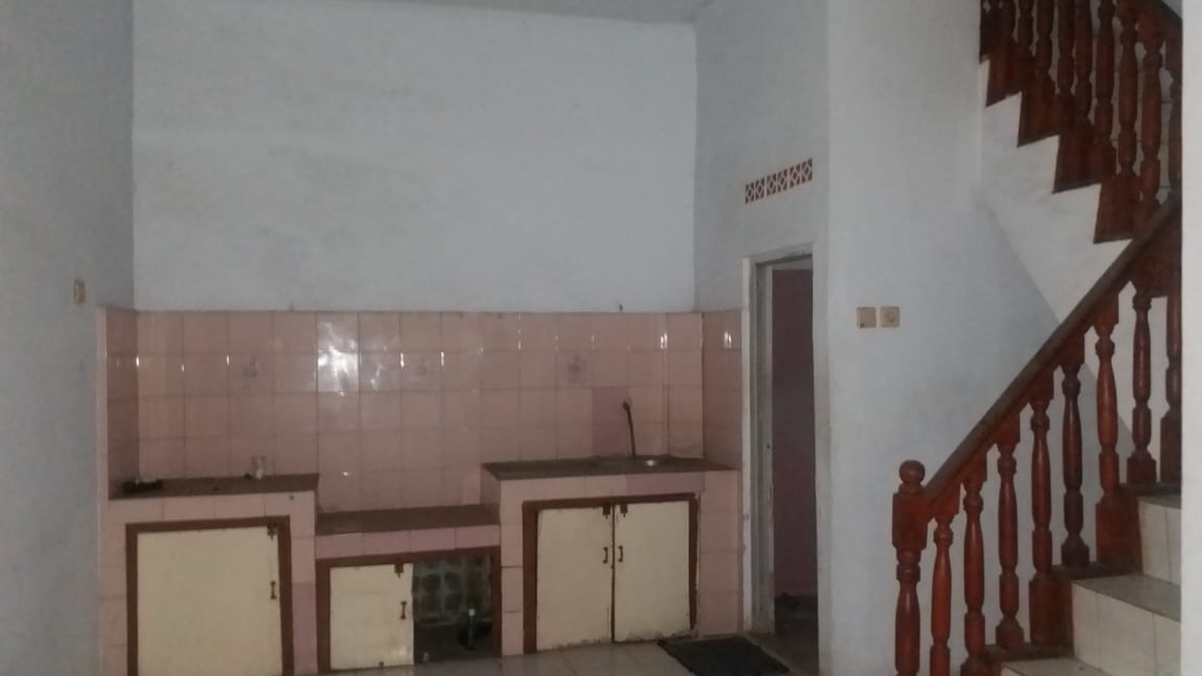 Dijual rumah di JL. Kenanga Uwung jaya