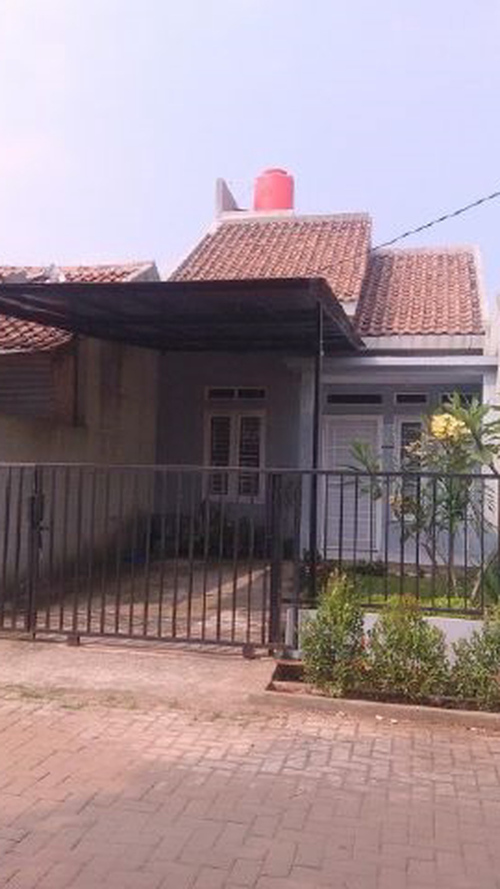 Rumah Bagus,mungil,siap huni di Graha Raya
