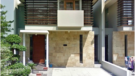 Sewa Rumah 2 Lt, Bagus, Minimalis, Lingkungan Elite, Row Jalan Lebar + Paving, Furnish, Siap Huni