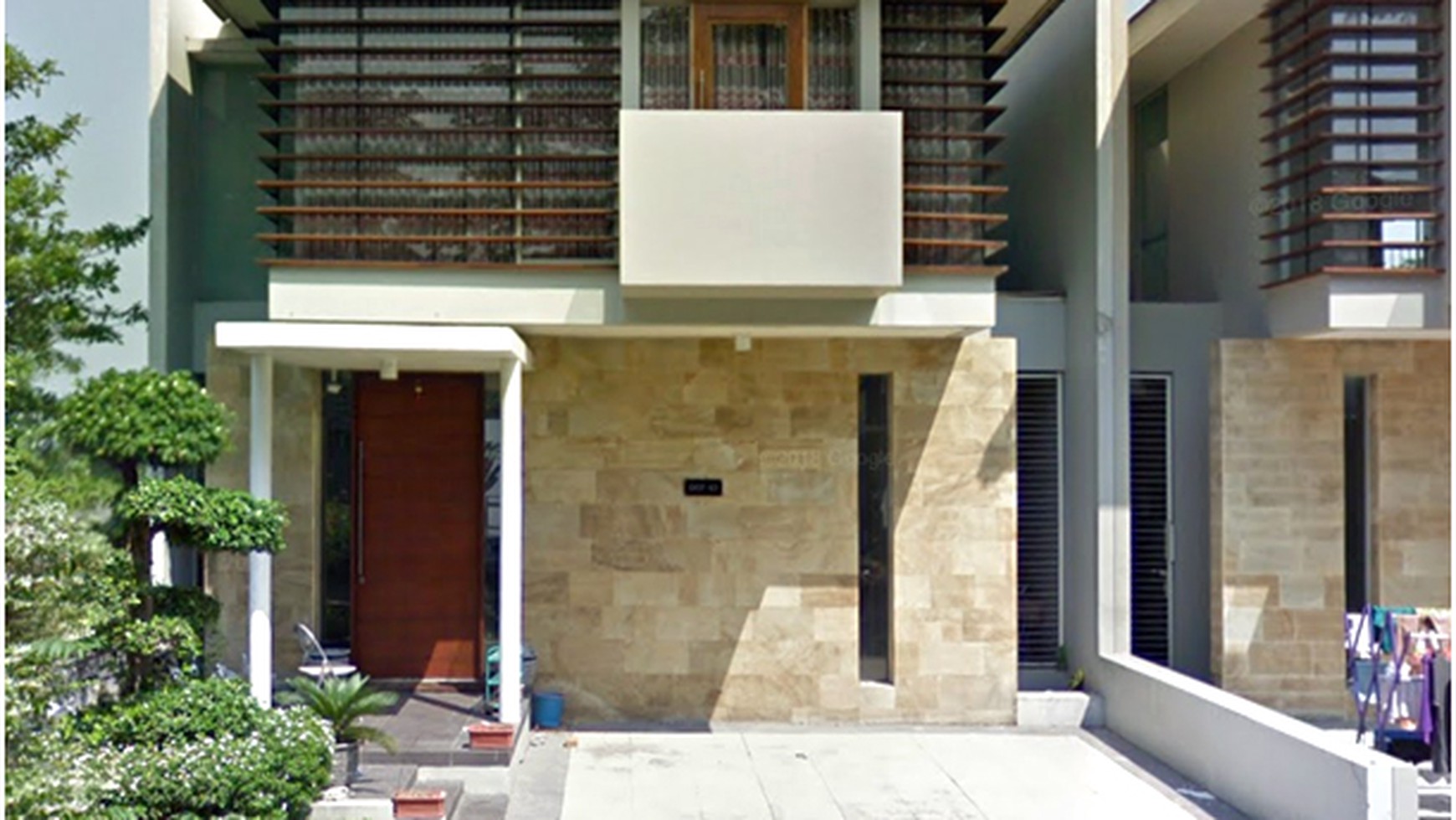 Sewa Rumah 2 Lt, Bagus, Minimalis, Lingkungan Elite, Row Jalan Lebar + Paving, Furnish, Siap Huni