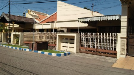 Rumah Nyaman dan Asri di Manyar kertoarjo