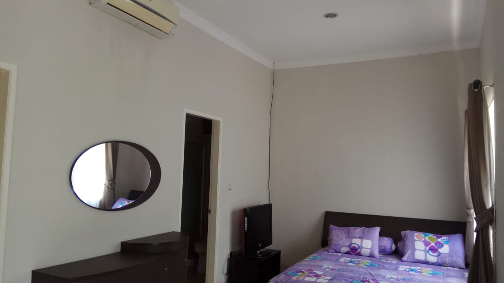 Disewakan Rumah Di JL. Beryl Timur Gading serpong Tangerang Selatan
