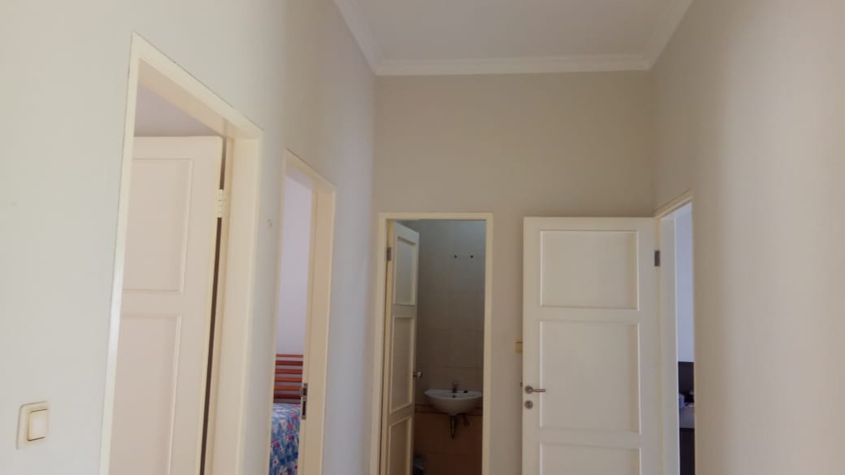 Disewakan Rumah Di JL. Beryl Timur Gading serpong Tangerang Selatan