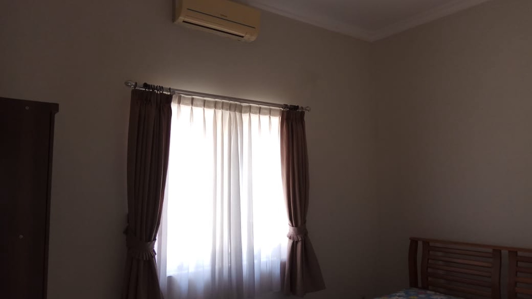 Disewakan Rumah Di JL. Beryl Timur Gading serpong Tangerang Selatan