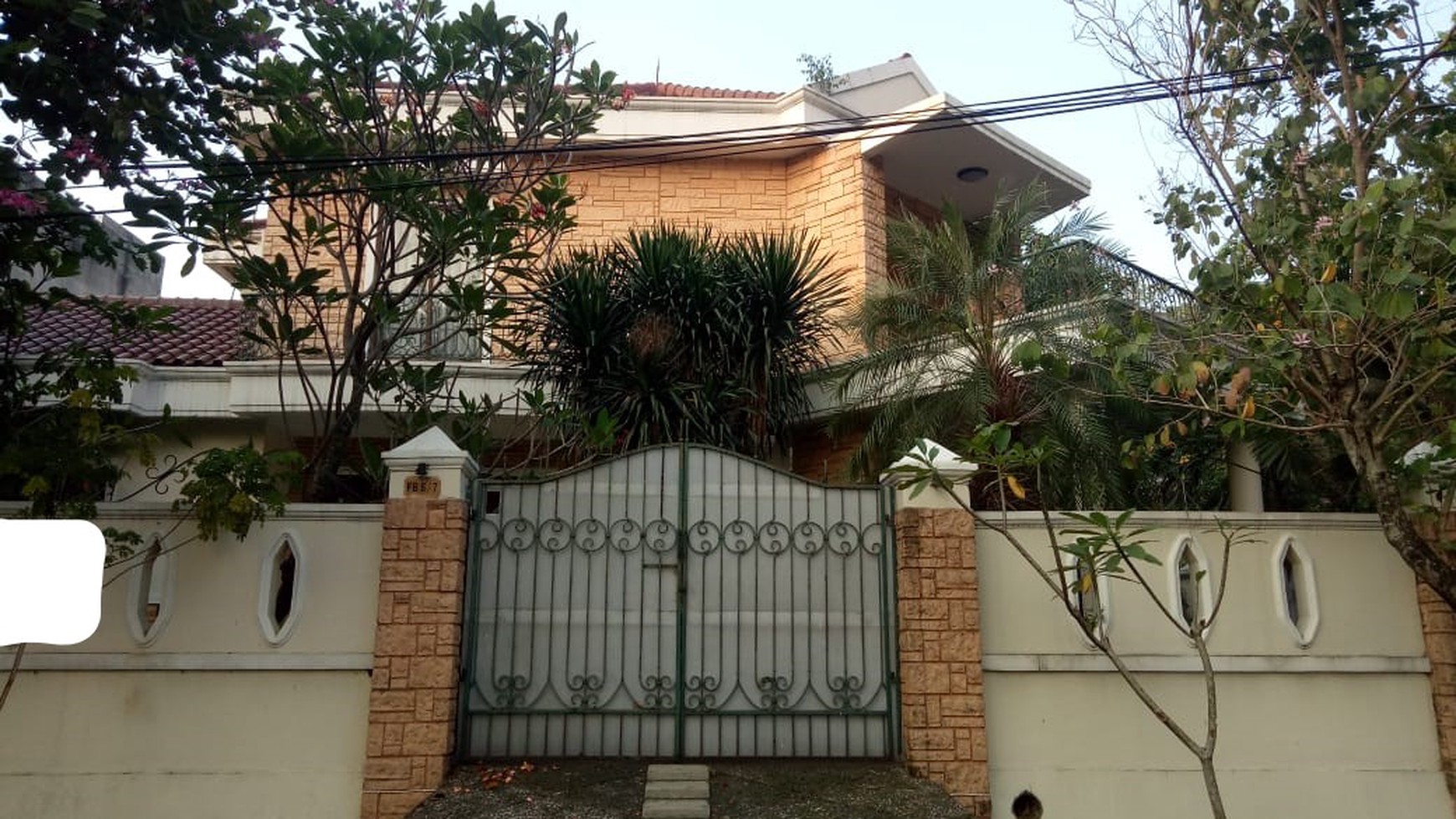 Rumah Siap Huni, Lokasi Strategis, dan Kawasan Hunian Nyaman @Menteng Utama