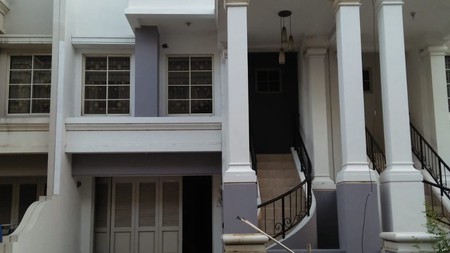 Rumah 3 Lantai siap huni di Gading Grande Jakarta - Utara
