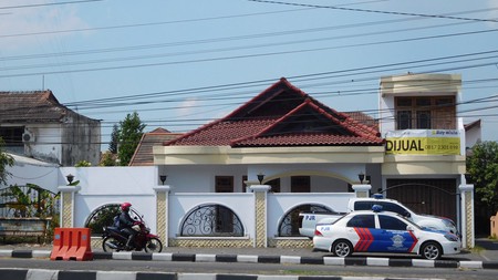 DIJUAL Rumah dan Tanah Strategis di Pinggir Ring Road Utara, Maguwo, Sleman