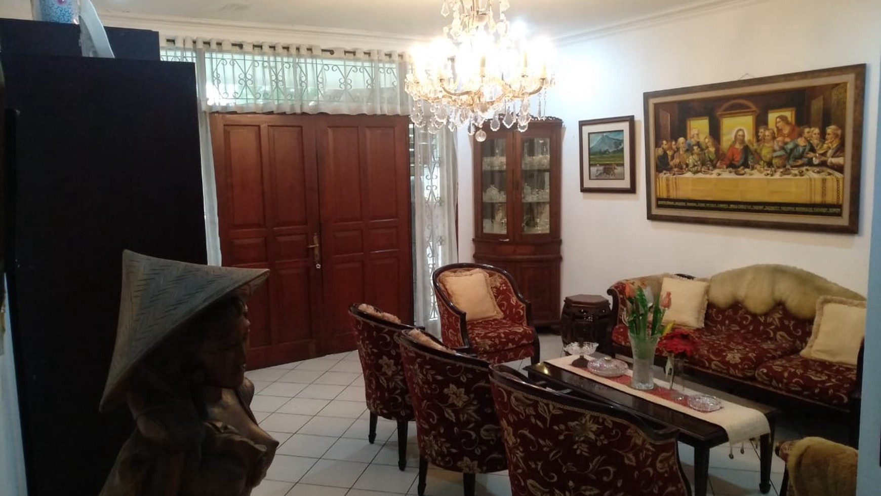 Rumah Luas Depan Taman Dalam Komplek