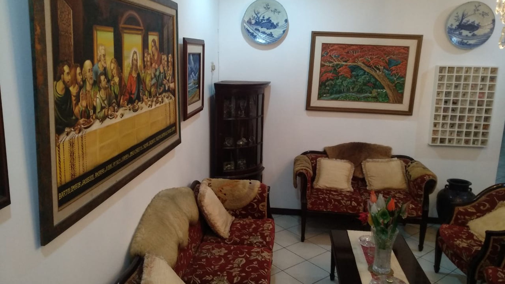 Rumah Luas Depan Taman Dalam Komplek