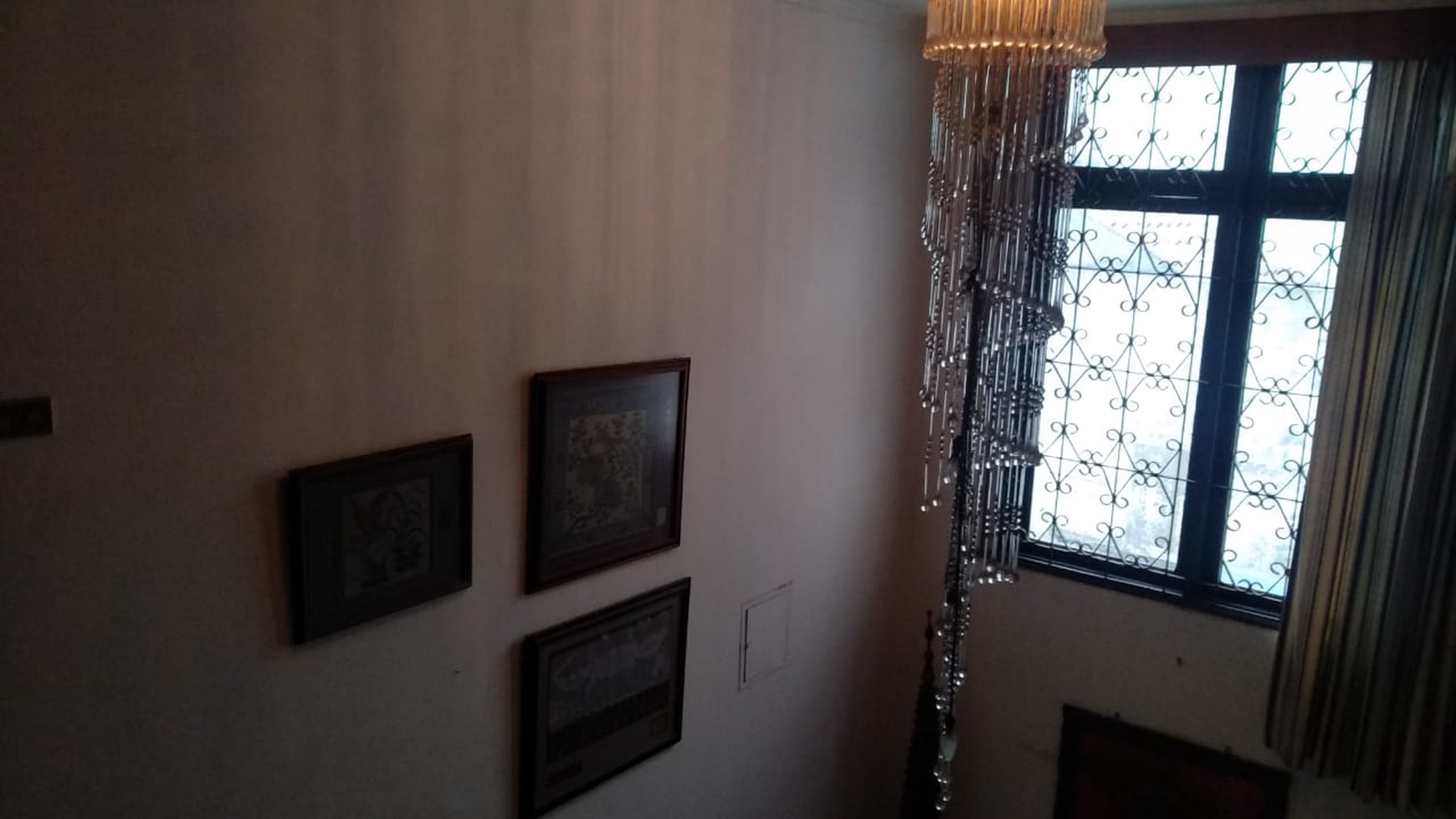 Rumah Luas Depan Taman Dalam Komplek