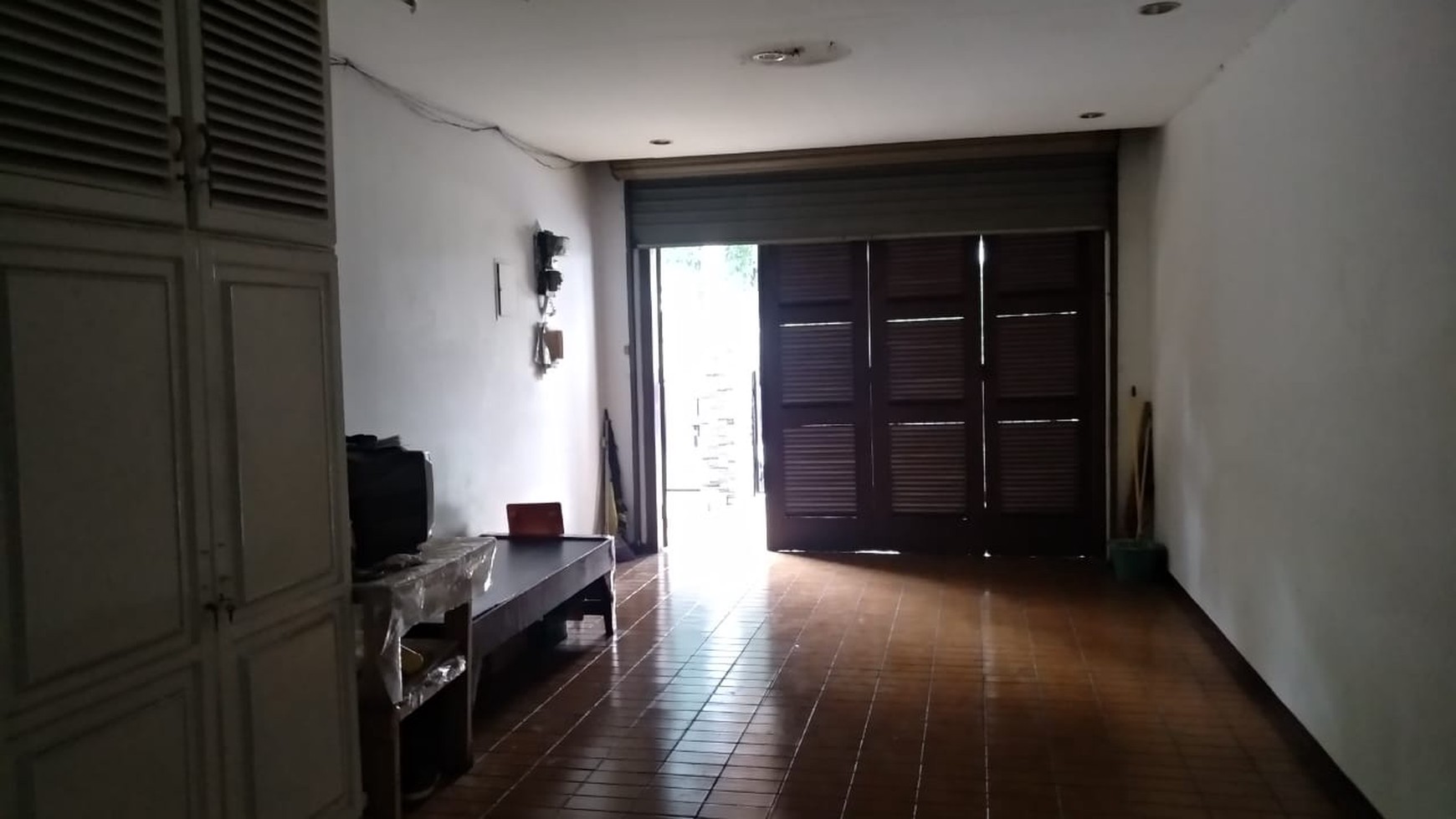 Rumah Luas Depan Taman Dalam Komplek