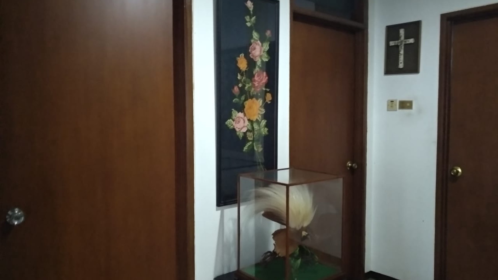 Rumah Luas Depan Taman Dalam Komplek