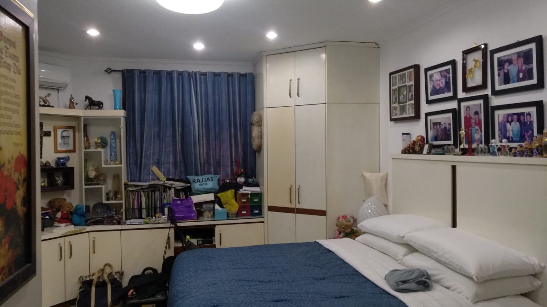 Rumah Luas Depan Taman Dalam Komplek