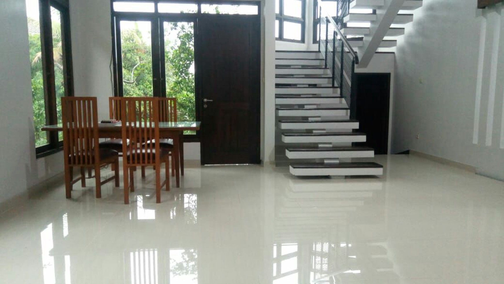 Rumah Cantik Nan Manis 2 Lantai di Sentul City Bogor