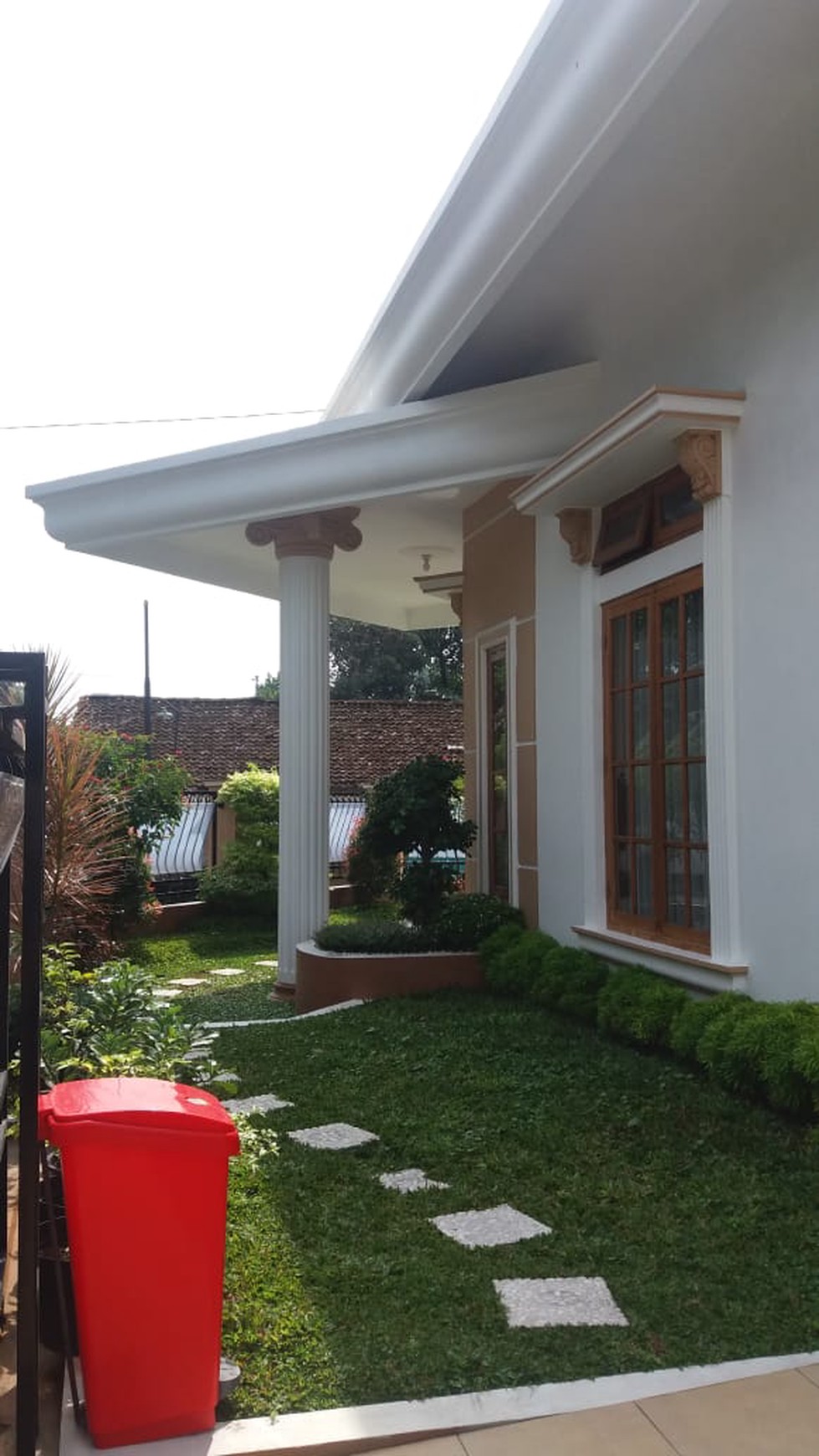 RUMAH MEWAH CLASIC MODERN POSISI HOOK, DI JL RANDUSARI, KALASAN.