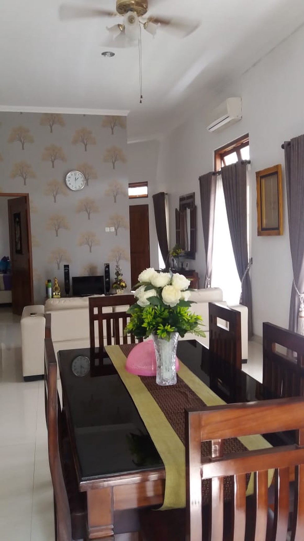 RUMAH MEWAH CLASIC MODERN POSISI HOOK, DI JL RANDUSARI, KALASAN.