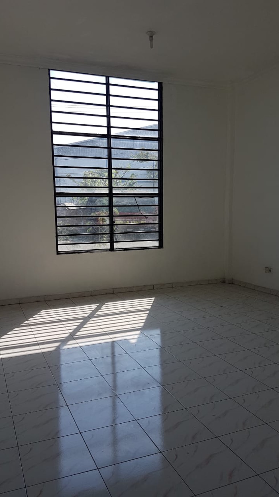 Gudang Dijual Sentral Mutiara Margo Permai Margomulyo Surabaya