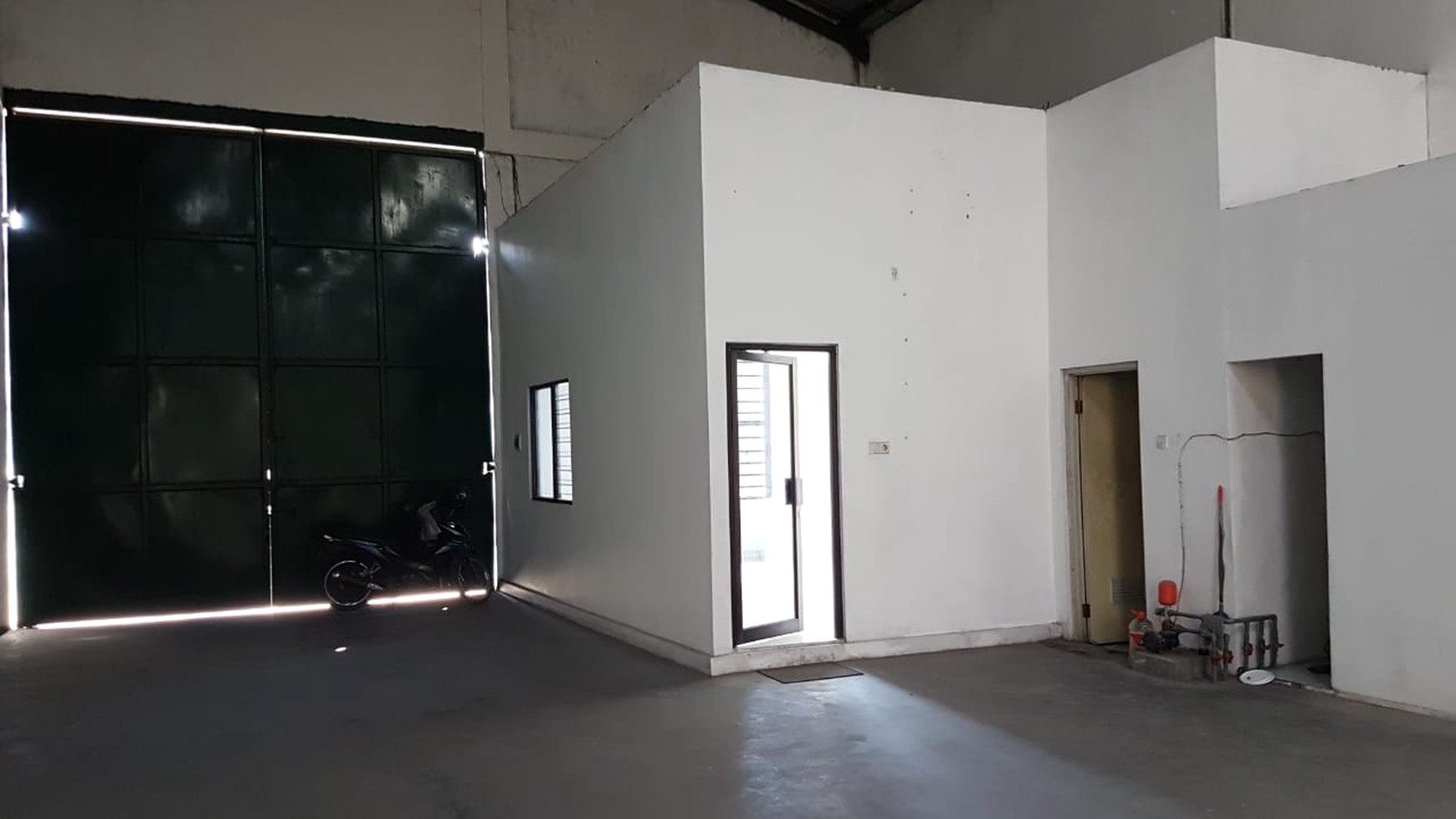 Gudang Dijual Sentral Mutiara Margo Permai Margomulyo Surabaya