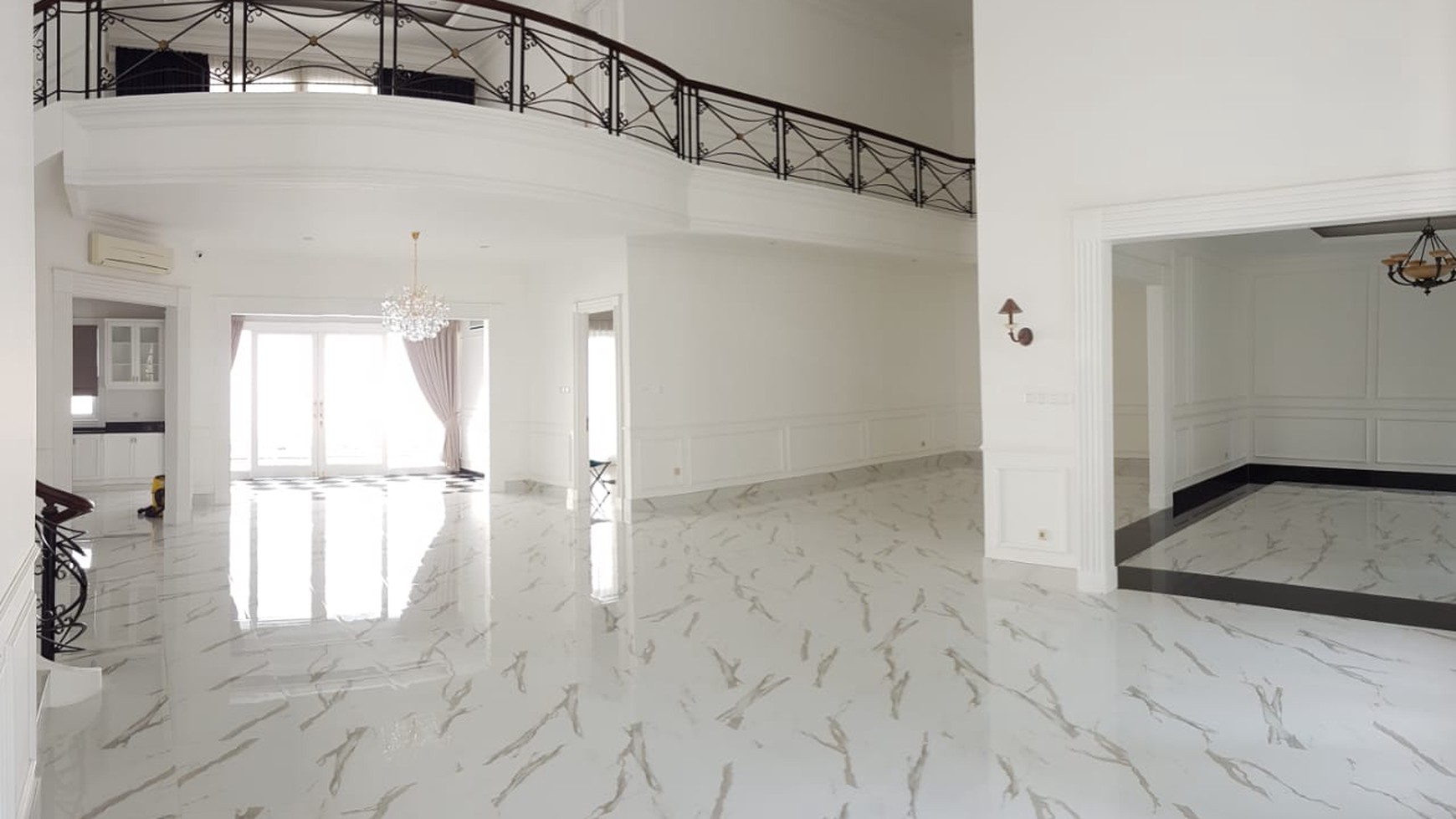 For Rent Luxury House at Pondok Indah Near To Jakarta International School.. Good Location...