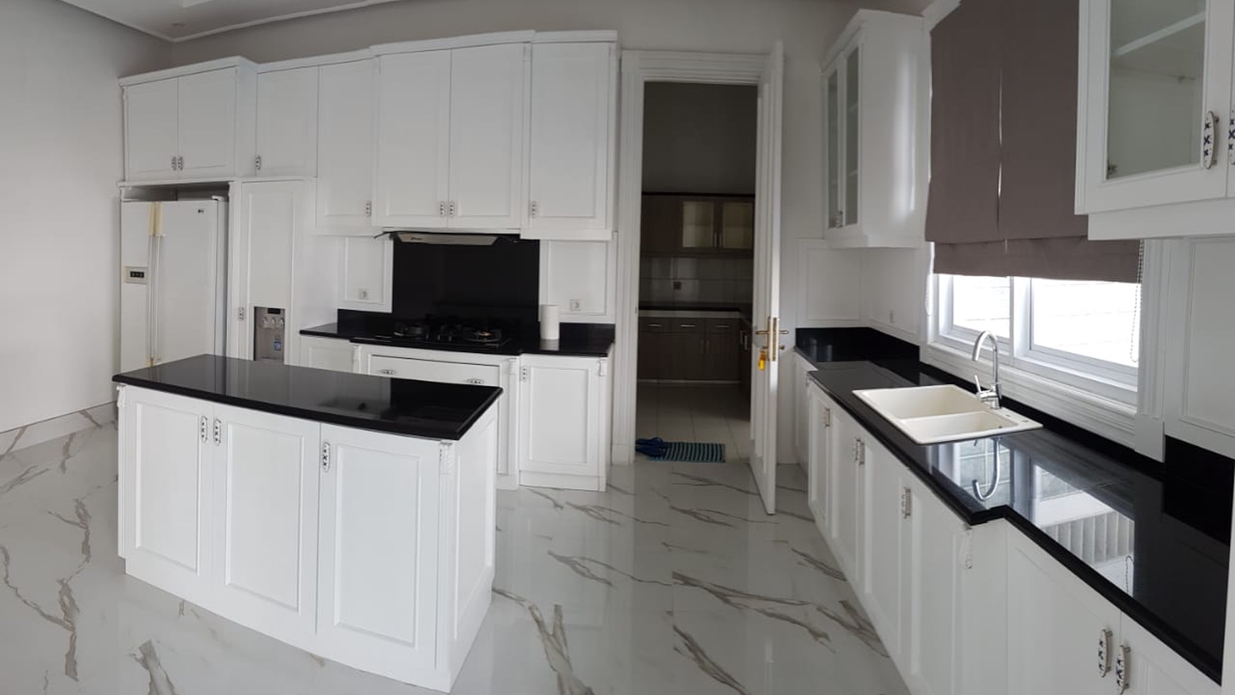 For Rent Luxury House at Pondok Indah Near To Jakarta International School.. Good Location...