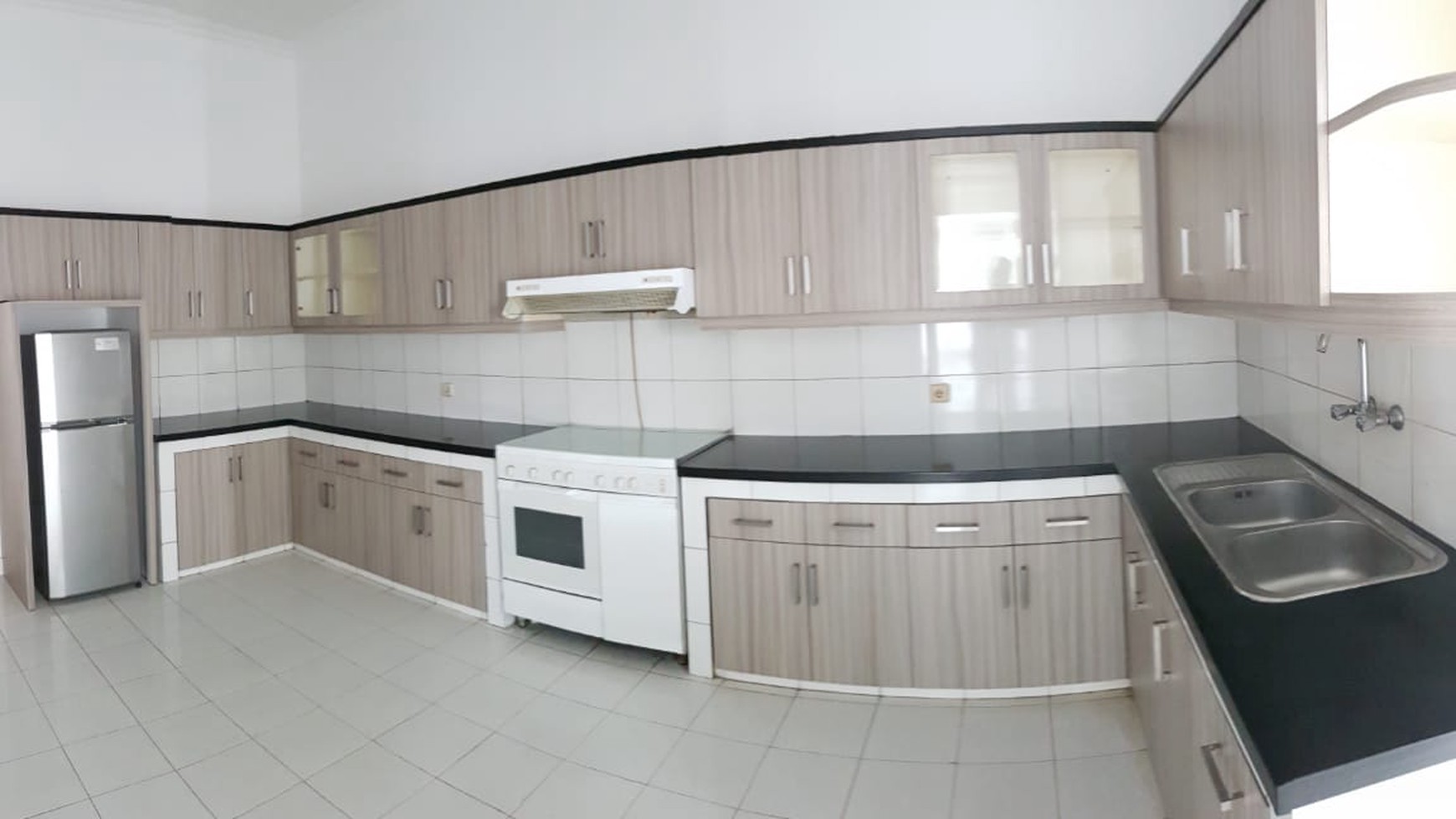 For Rent Luxury House at Pondok Indah Near To Jakarta International School.. Good Location...