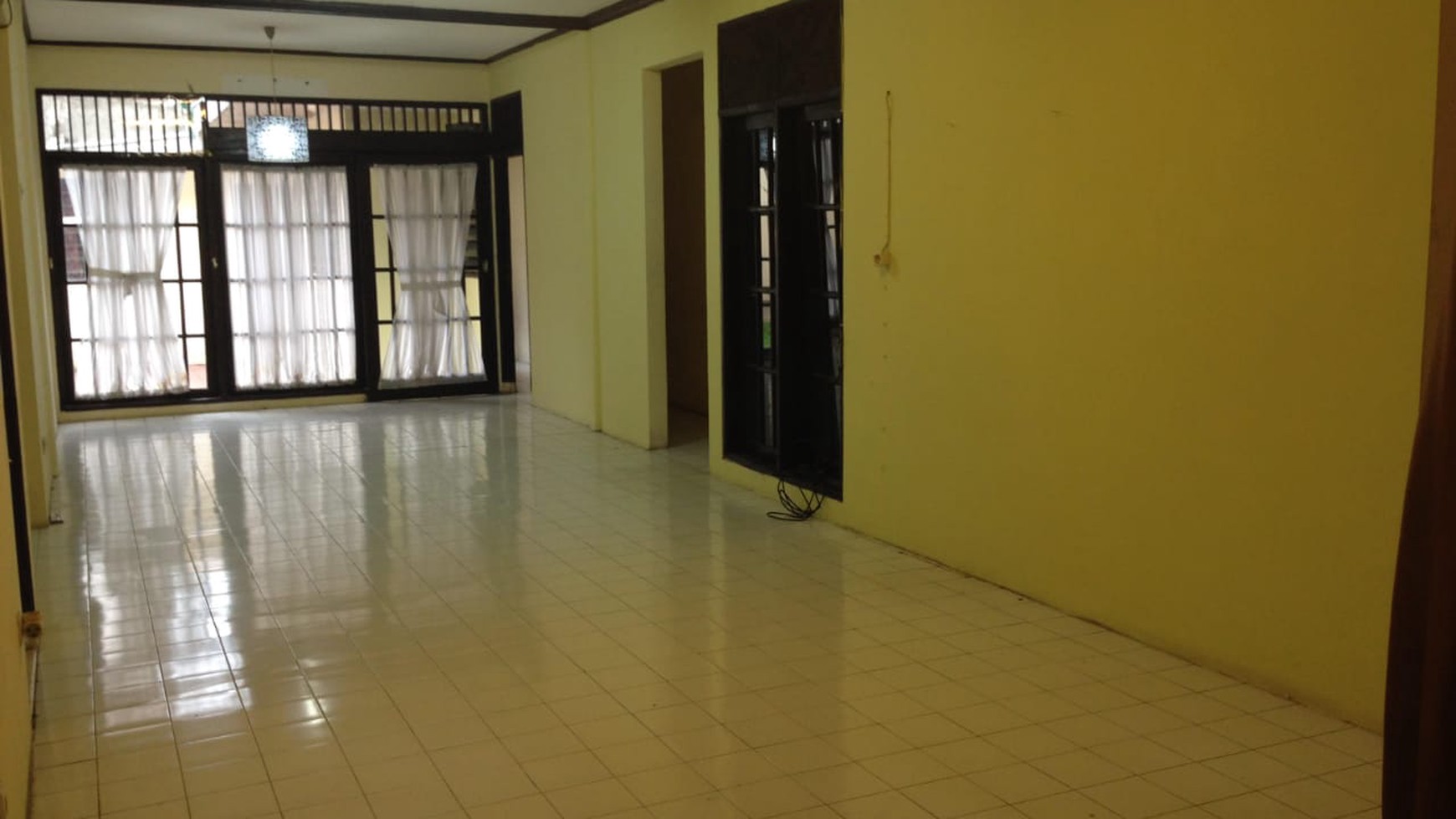 Rumah Dengan Hunian Nyaman, Asri, dan Lokasi Strategis @Jl. Kenari Bintaro