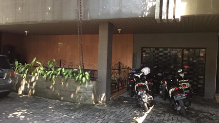 Rumah kos 3 lantai di jalan sumbawa