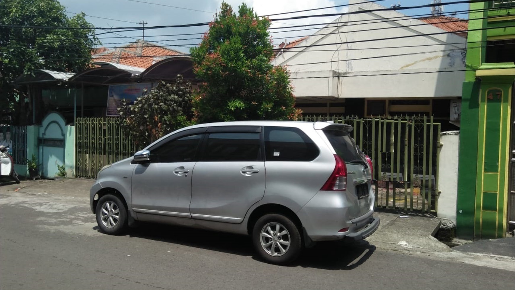 Rumah Nol Jalan Raya di Asem Raya