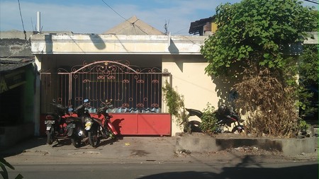 Rumah Nyaman Asri di Jalan Asemrowo