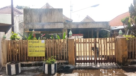 Rumah 1.5 lantai di Tembok Dukuh