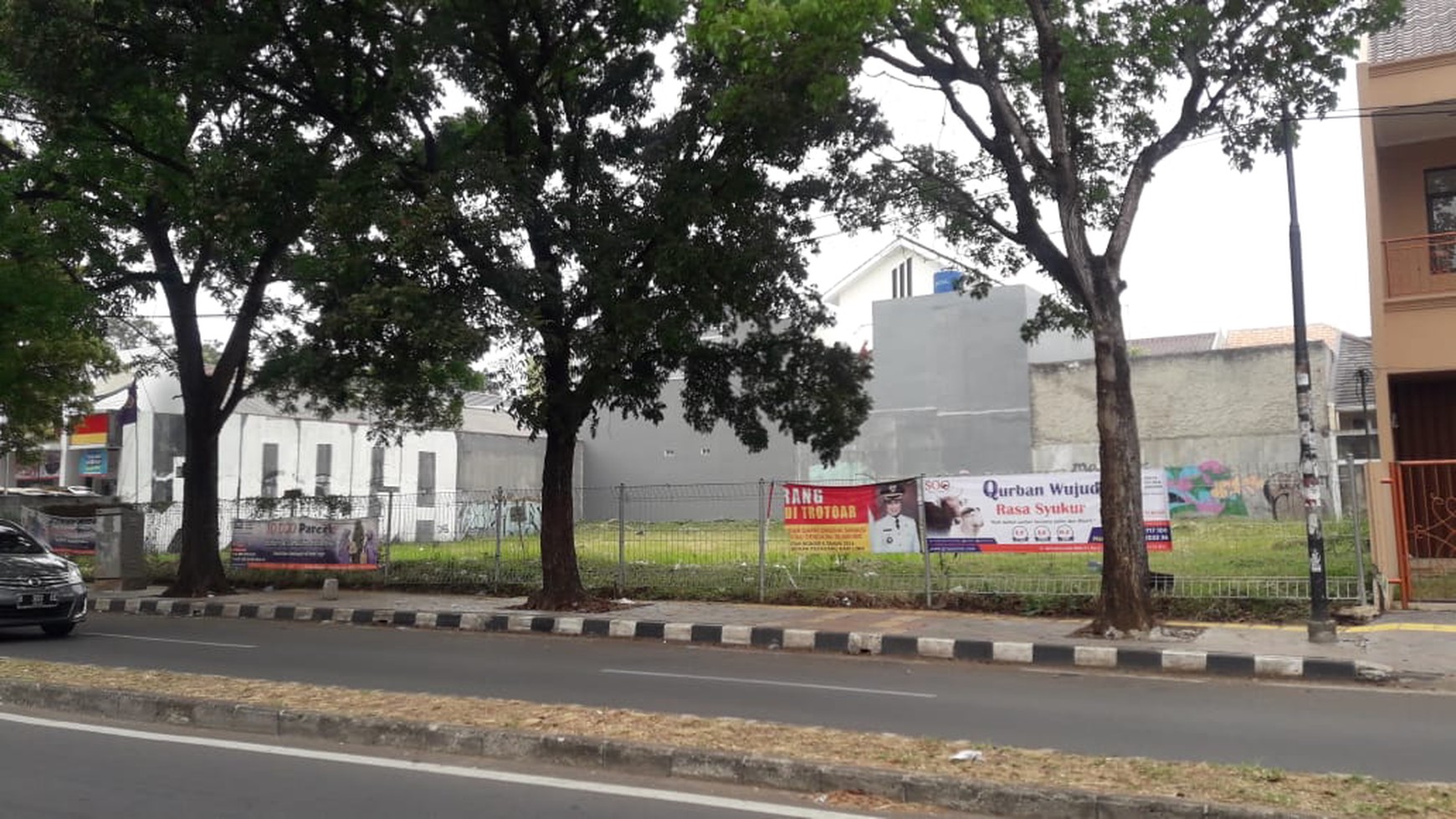 Kavling besar jarang ada di jalan utama kencana loka