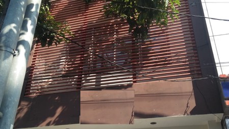 Ruko 3 lantai Strategis mayjen Sungkono