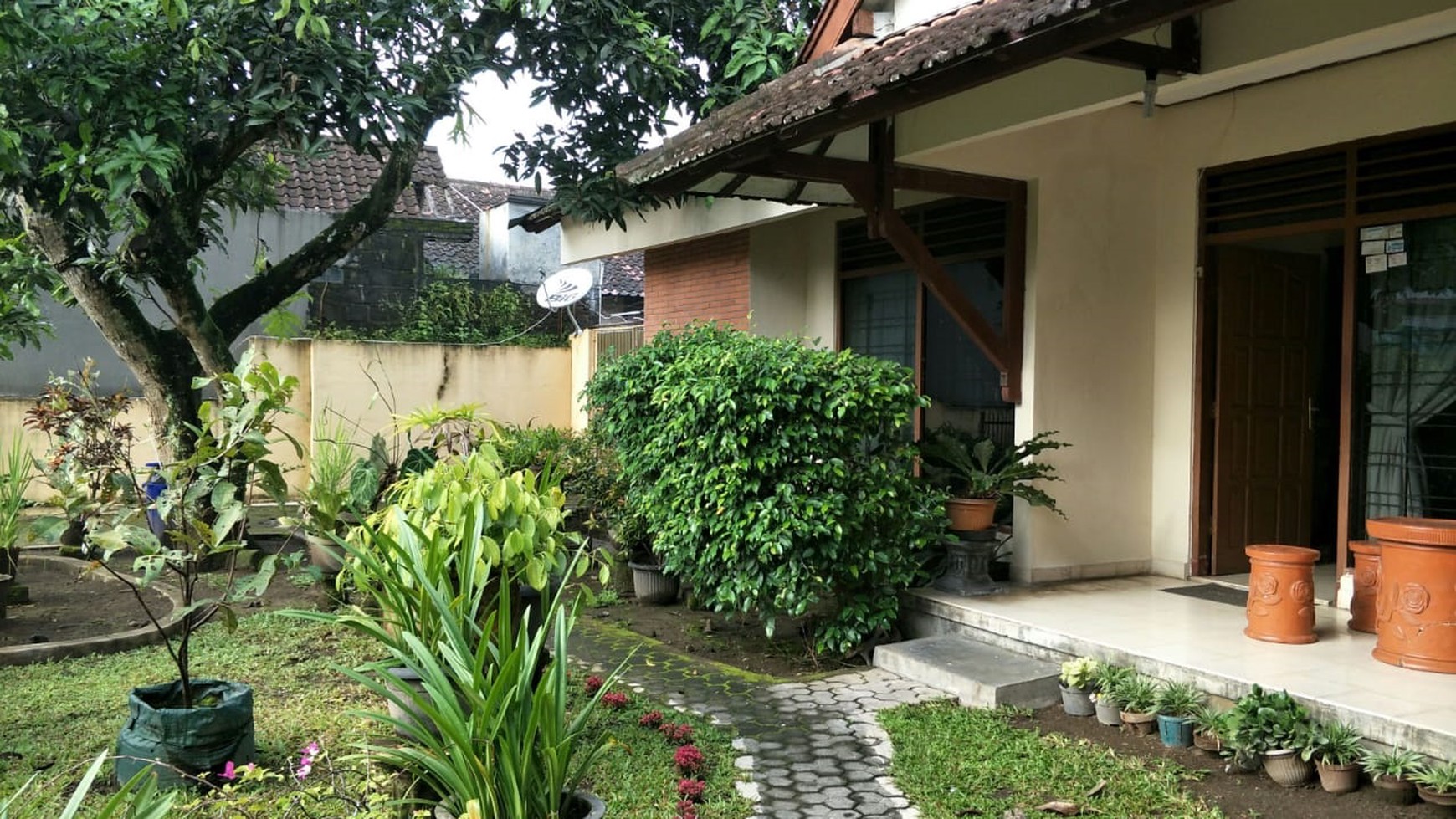 RUMAH TINGGAL COCOK UNTUK KELUARGA BESAR,JL. SUMATERA, MLATI, SLEMAN